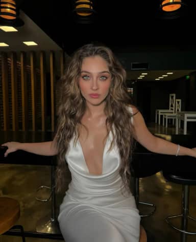 Cemre Baysel - Leyla