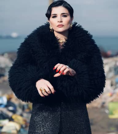 Gonca Vuslateri - Leyla