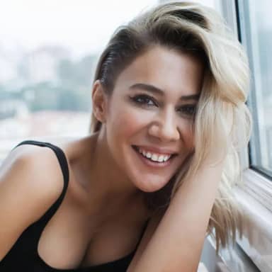 Sibel Arna - Ne Olursan Ol Rahat Ol